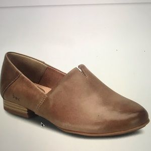 BORN B.O.C. 7.5 Suree Slip On Beige Leather Shoe